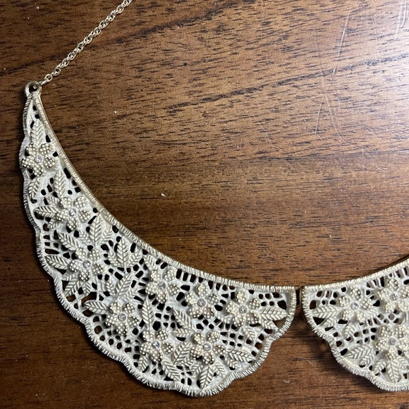 White Bridal Collar Necklace - White Lacey Floral & Crystal - Picture 1 of 3
